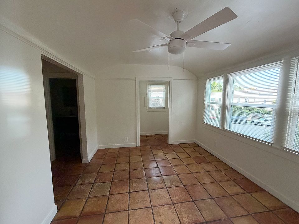1st image of 407 Loma Dr #407