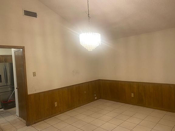 3rd image of 3026 Woodway Cir