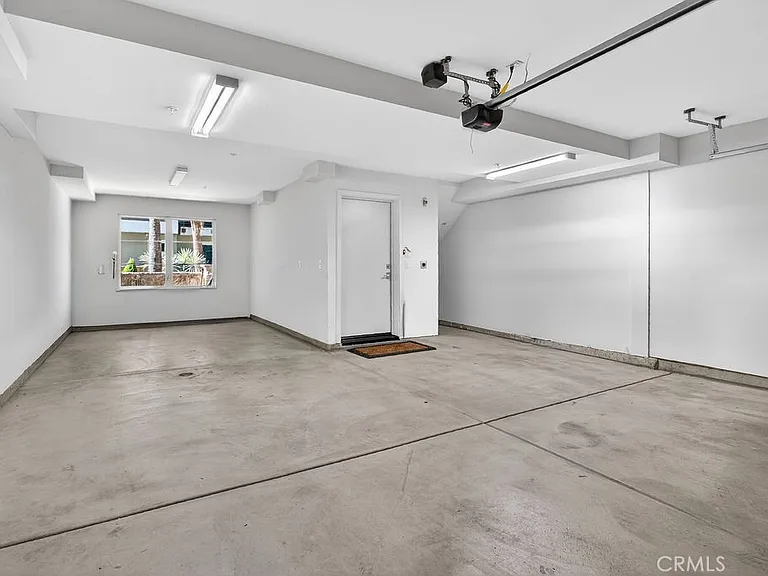 985 Doheny Way — Photo 21