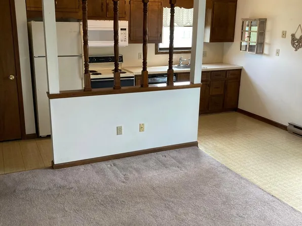 322 Valley Rd APT 202, Effort, PA 18330