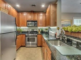 64 Hastings St APT 206, Wellesley, MA 02481