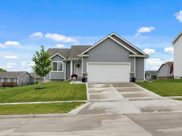716 Orchard View Dr, Norwalk, IA 50211