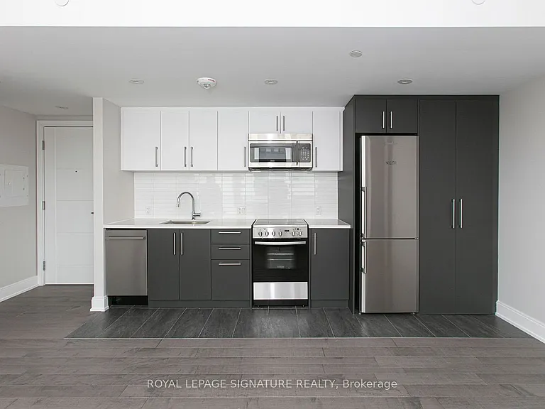 11 Walmer Rd #604 — Photo 1
