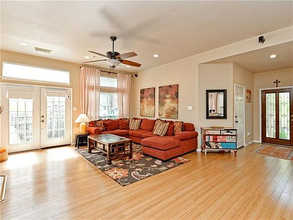 4th image of 4128 Canyon Glen Cir
