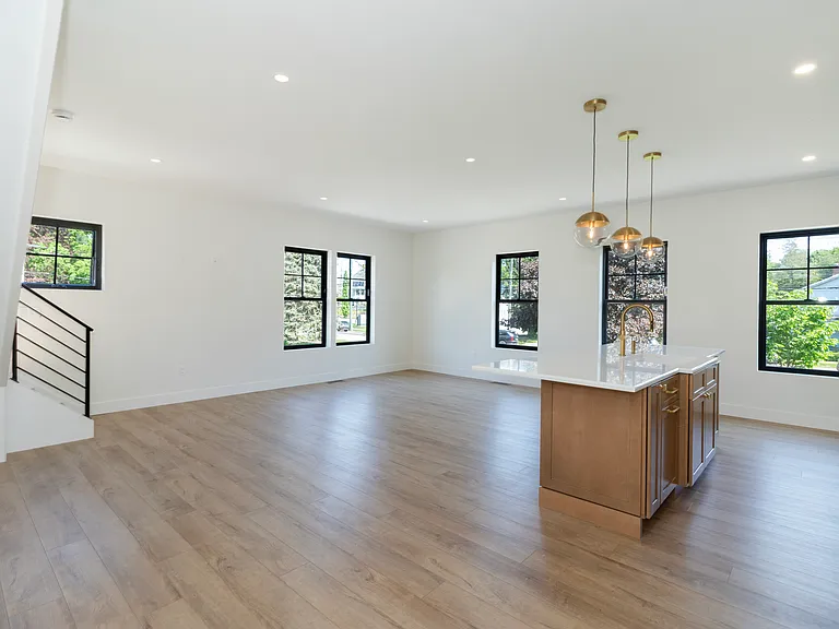 650 Main St #3 — Photo 22