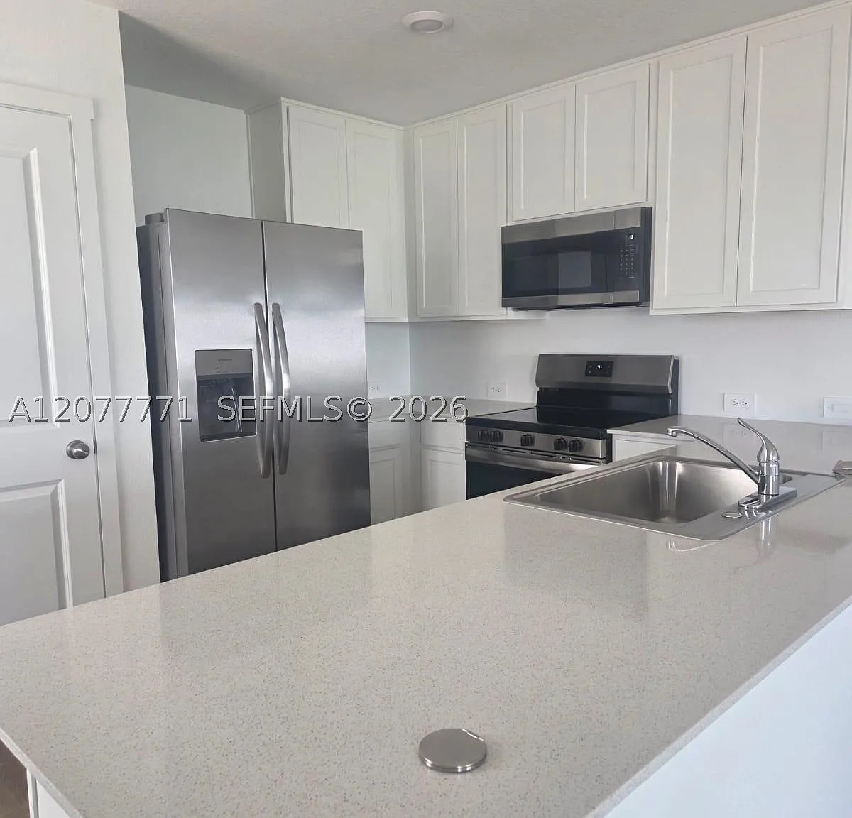 4 bed, 2.0 bath, 1600 sqft, $2,000 — Photo 4