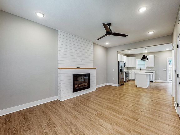 3rd image of 308 S Walnut Ave #101