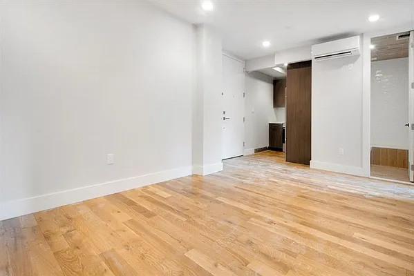 Rented by EXR | media 22