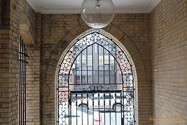 Rented by aptsandlofts.com