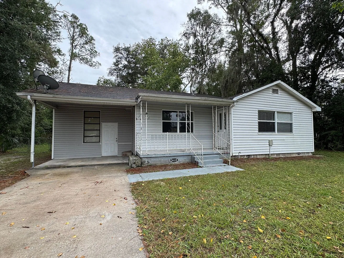 3 Bedroom 1 Bath home in Live Oak — Photo 1