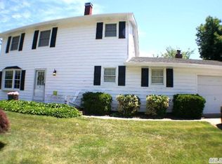 6 Stanley Ct, Ronkonkoma, NY 11779