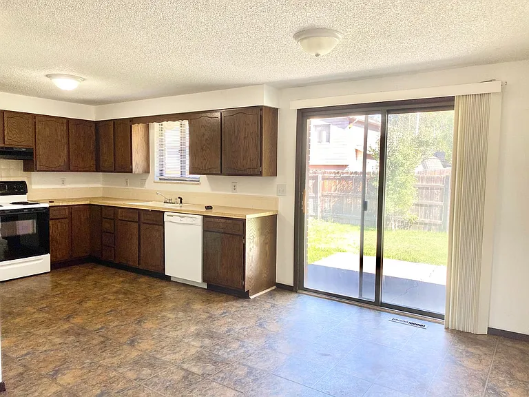 3208-3210 White Elm Ct — Photo 3