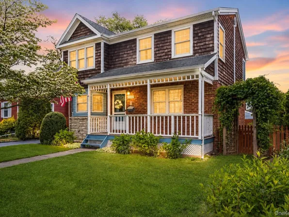 2454 4th Avenue, East Meadow, NY 11554