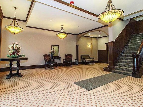 4th image of 102 E Main St APT 305