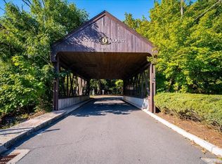 34 Padanaram Rd #327, Danbury, CT 06811