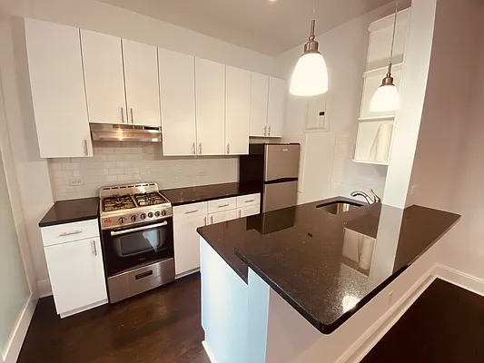Rented by Metropolis Real Estate of Manhattan | media 5