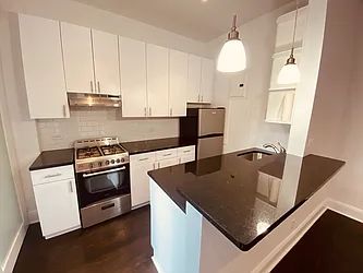 Rented by Metropolis Real Estate of Manhattan