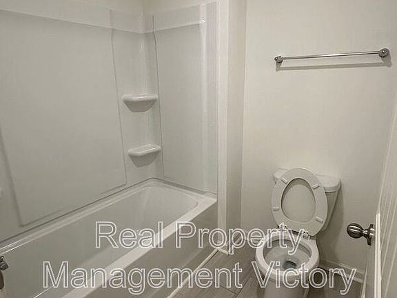 3rd image of 2005 Park Springs Ln