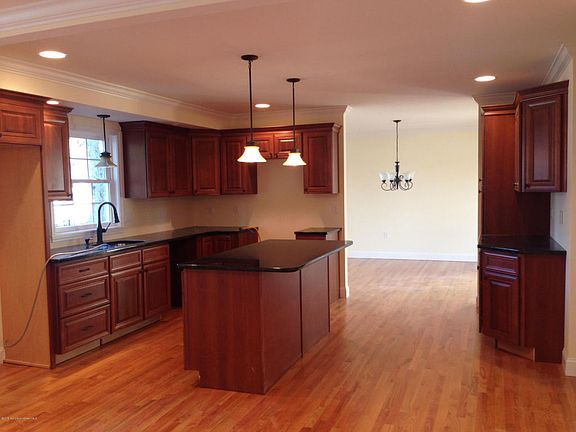 3rd image of 2233 Glenwood Dr