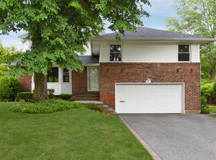 72 Larch Dr, New Hyde Park, NY 11040
