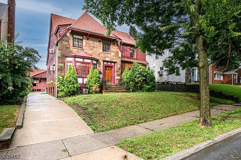 1st image of 88 Hansbury Ave