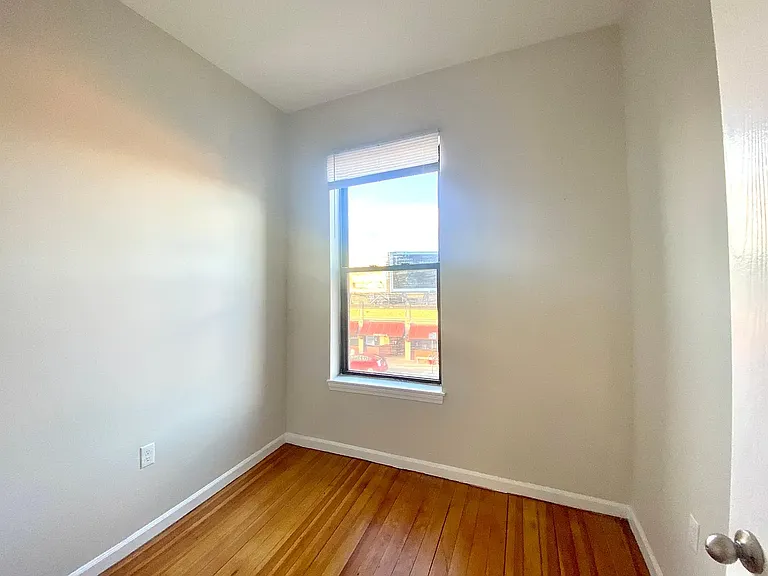 796 Main St — Photo 9