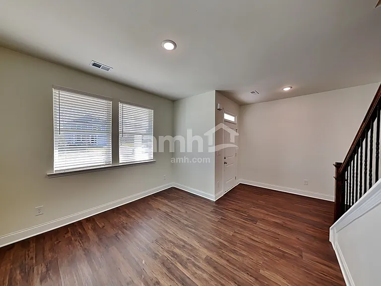 248 Willow Ln — Photo 8