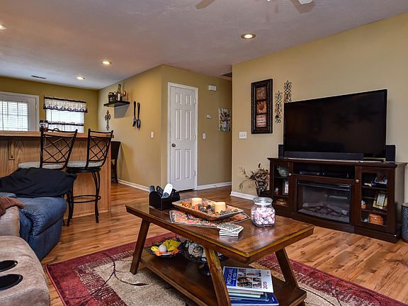 204 West South St-10