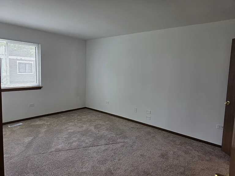 951 Glouchester Cir — Photo 10