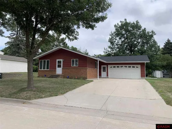 533 11th St S, Saint James, MN 56081