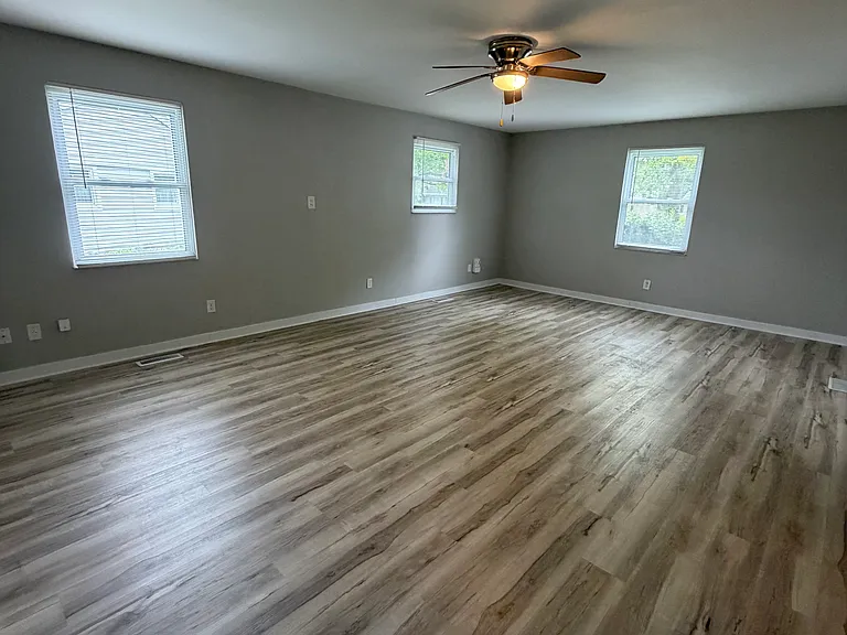 2205 Versailles Dr — Photo 3