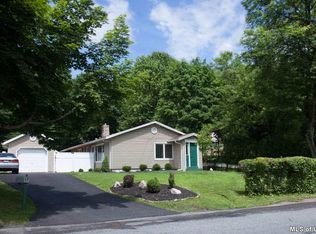 33 Harrington St, New Paltz, NY 12561