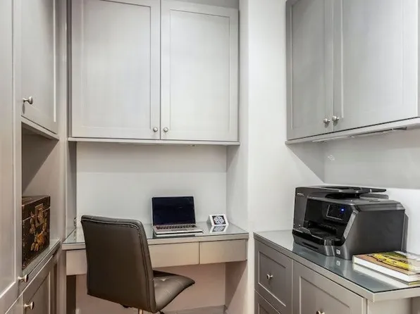 150 East 61st Street image 7 of 14