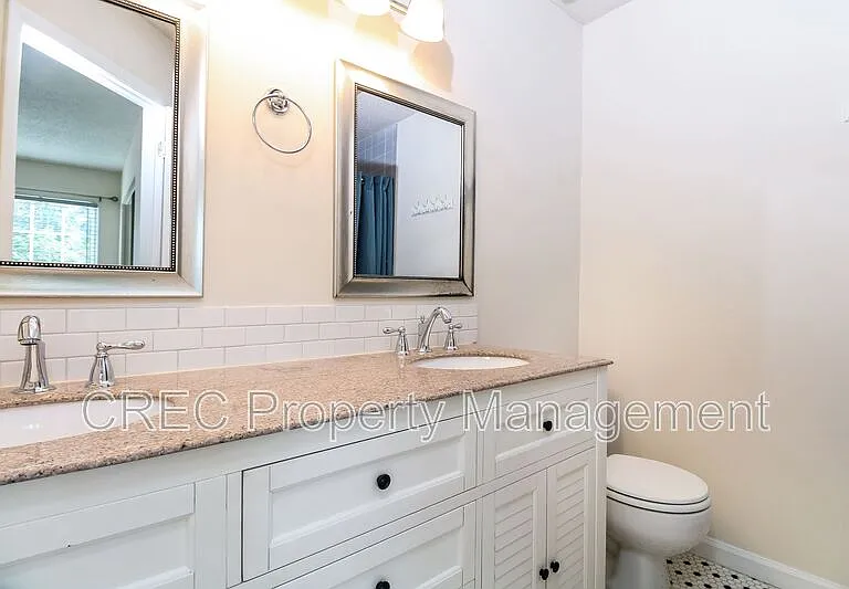 2065 Emerald Ter — Photo 16