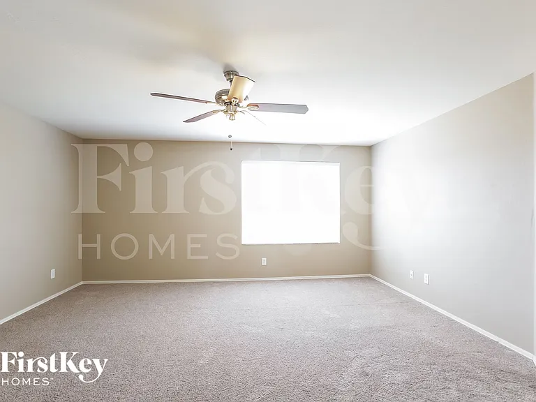 11009 W Frier Dr — Photo 9