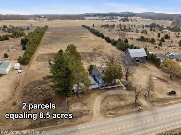 8198 Horton Bay Rd, Petoskey, MI 49770