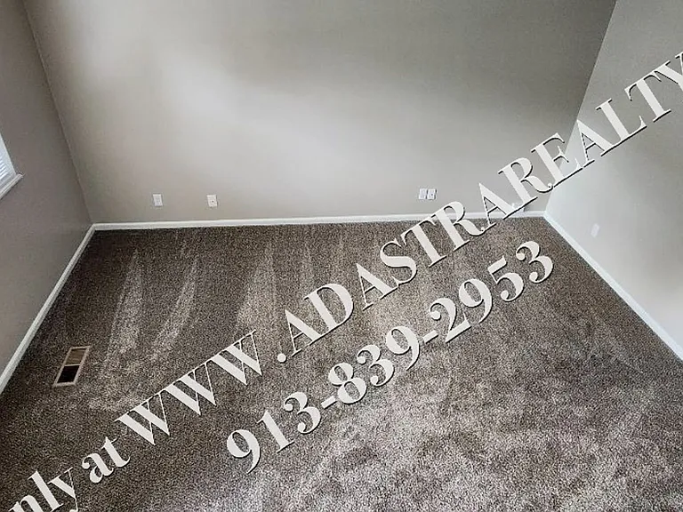 715 6th Ave — Photo 13