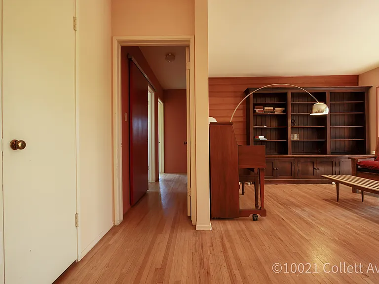 10021 Collett Ave — Photo 18