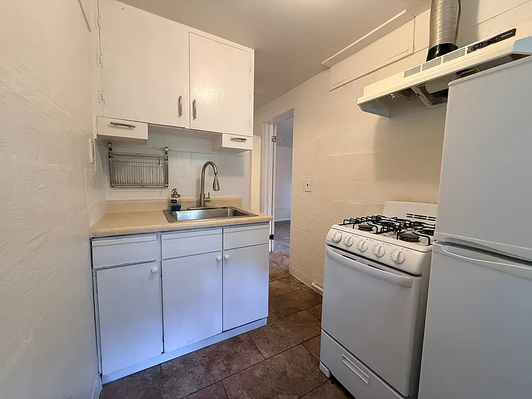 61 Juarez Ave — Photo 4