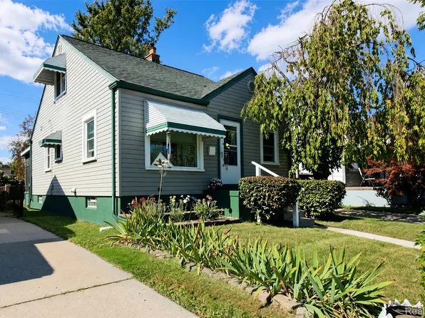 2072 11th St, Wyandotte, MI 48192