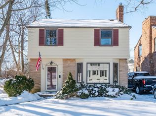 201 McMillan Rd, Grosse Pointe Farms, MI 48236