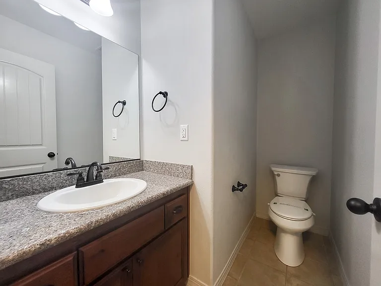 409 Madrona Ave SE — Photo 4