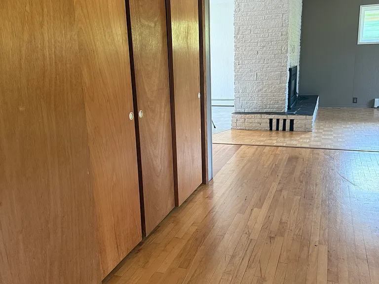 722 Milroy St SW — Photo 10