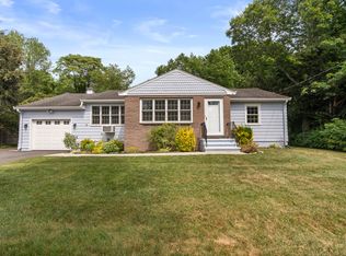 7 Northeast Dr, North Haven, CT 06473