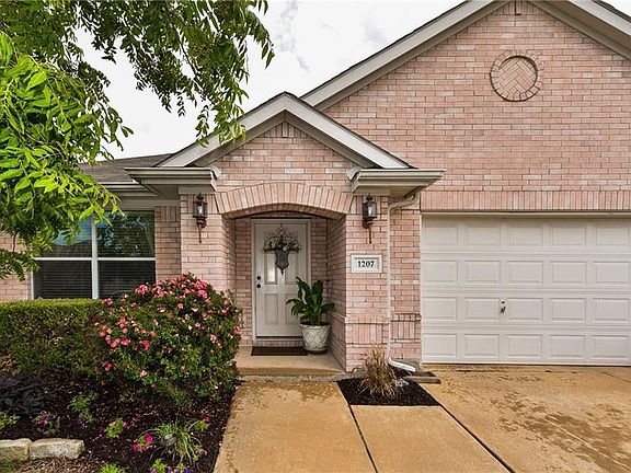 2nd image of 1207 Mertis Dr