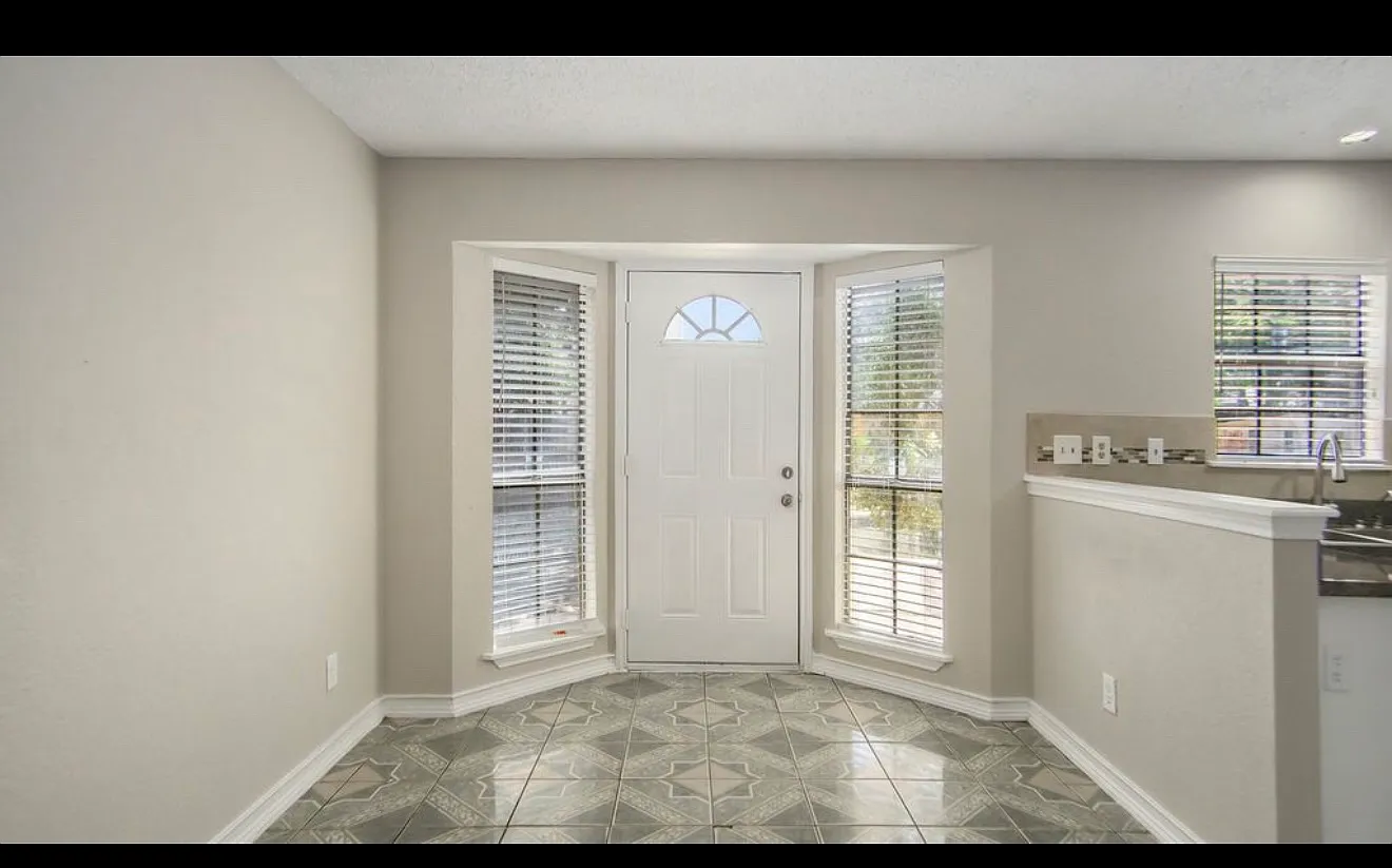 4 bed, 1789 sqft, $2,250 — Photo 4
