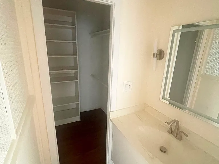 1305 Pleasant Valley Dr — Photo 17