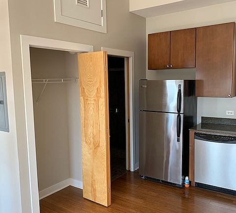 4th image of 2401 N Clybourn Ave #2407-4F162