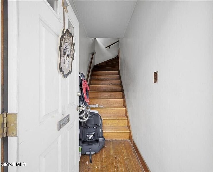 4th image of 32 Colby Street