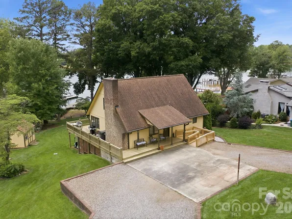 220 Shoreline Loop, Mooresville, NC 28117